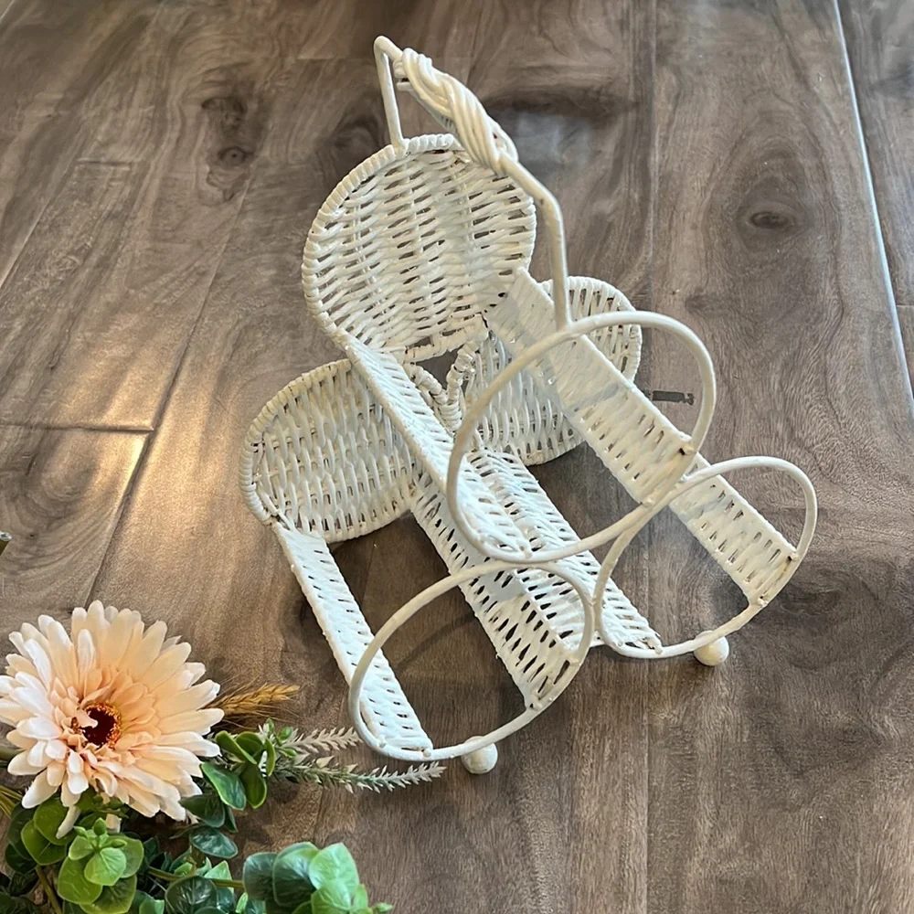 FARMHOUSE White wicker wine bottle holder - Picture 2 of 7